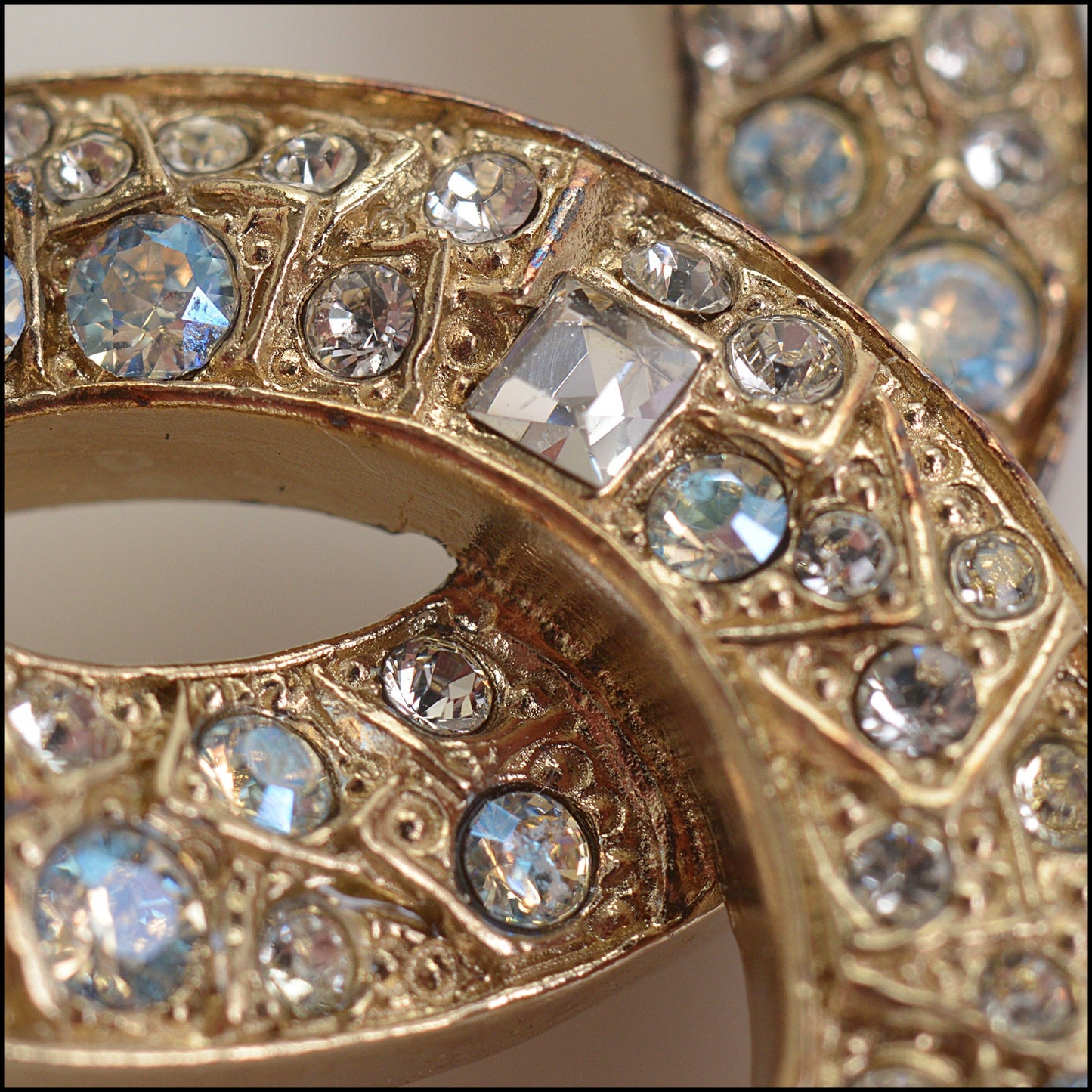 RDC15012 CHANEL '13 Crystal CC Logo Brooch Pin