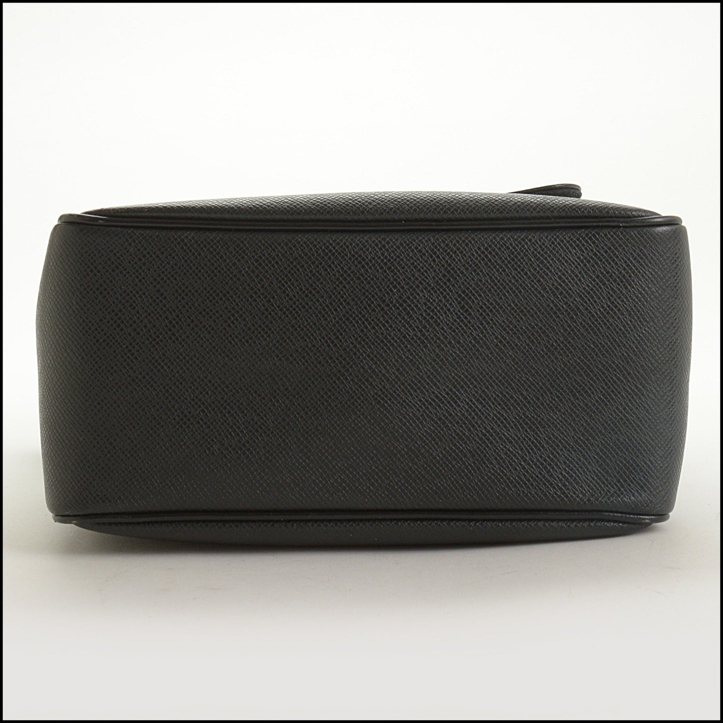 RDC15334 LOUIS VUITTON Black Taiga Leather Messenger Bag