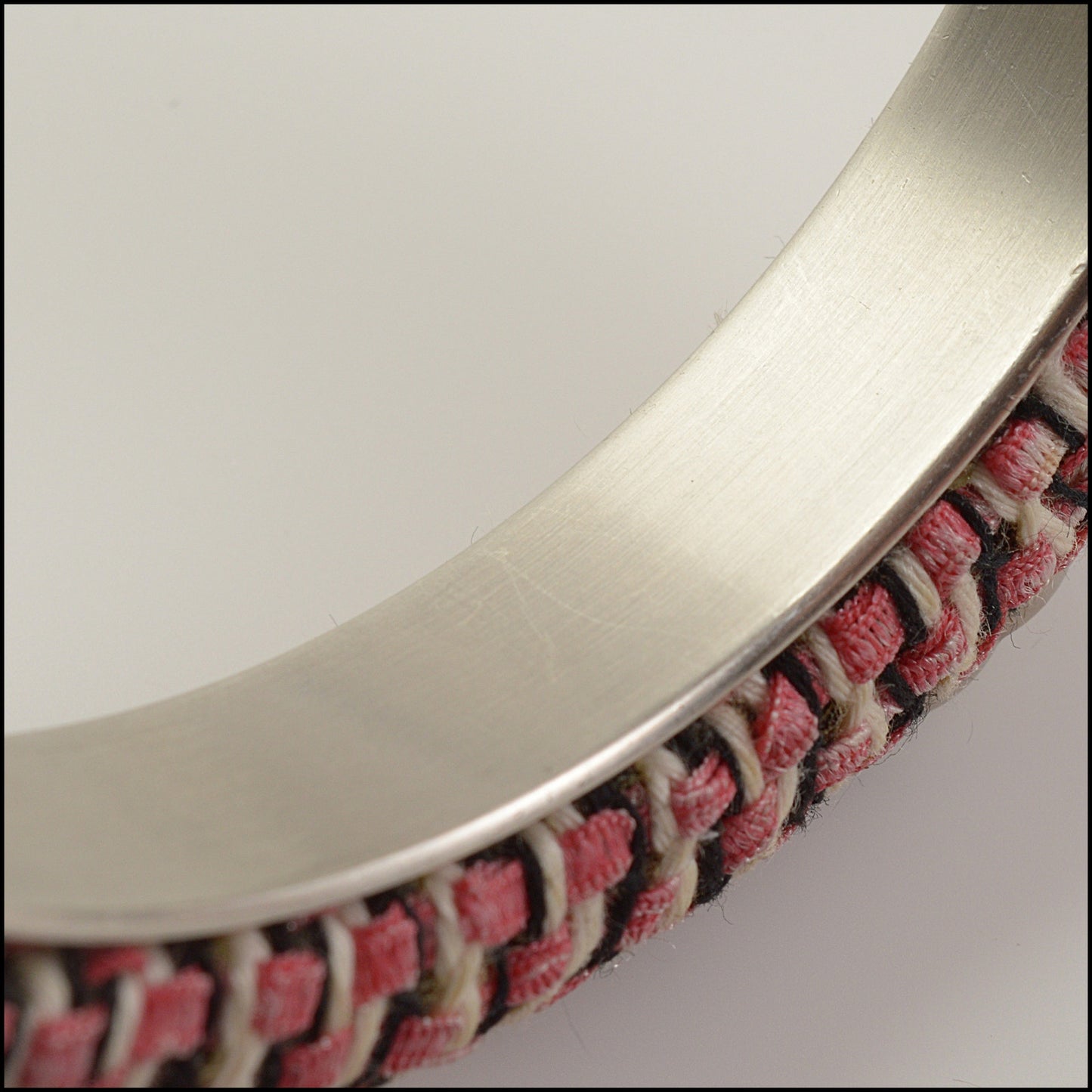 RDC15377 CHANEL '14 Pink and White Tweed Narrow Bangle Size Medium