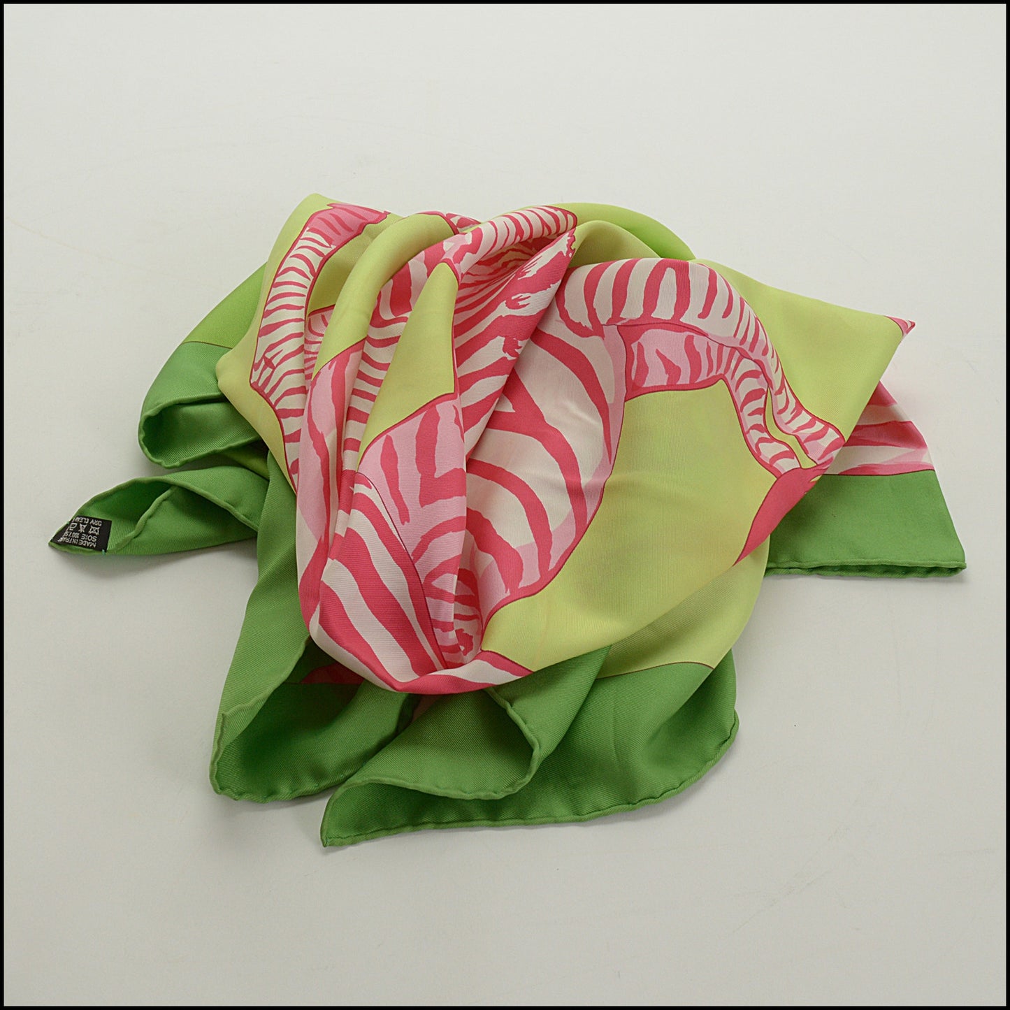 RDC15090 HERMES Green/Pink "Les Zebres II" 90 Silk Scarf