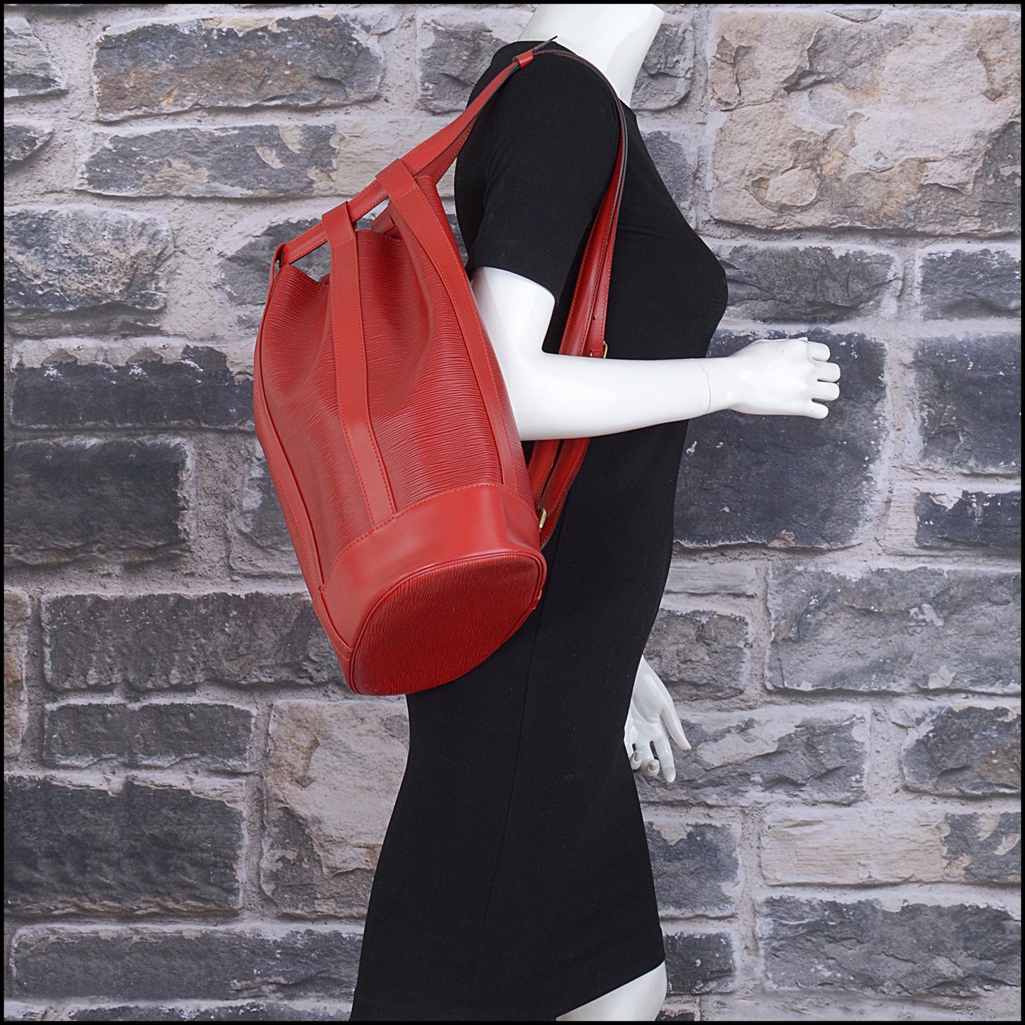 RDC15337 LOUIS VUITTON '97 Red Epi Leather Randonee Sling Bag