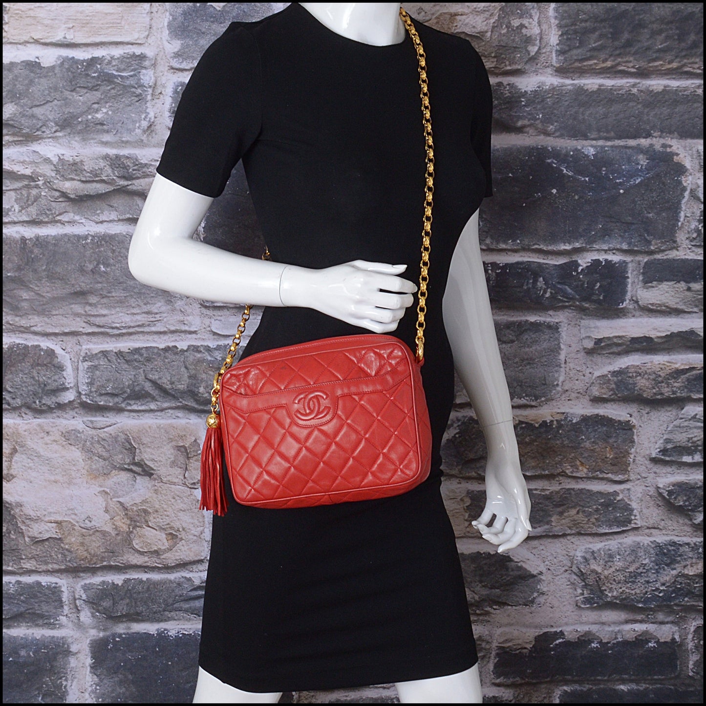 RDC14486 CHANEL Vintage '89-'91 Red Lambskin Quilted Camera Bag