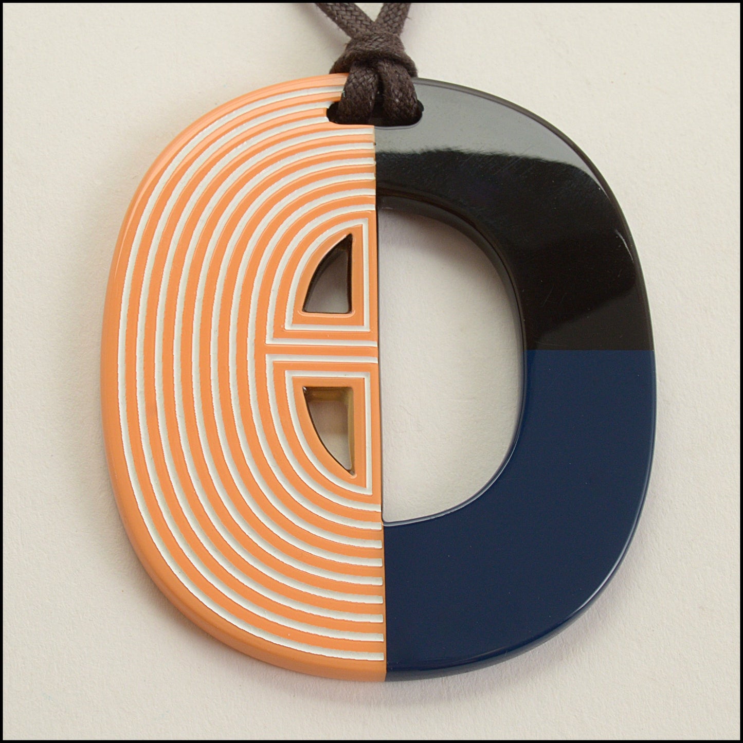 RDC15528 HERMES Horn and Lacquer Isthme Cord Necklace
