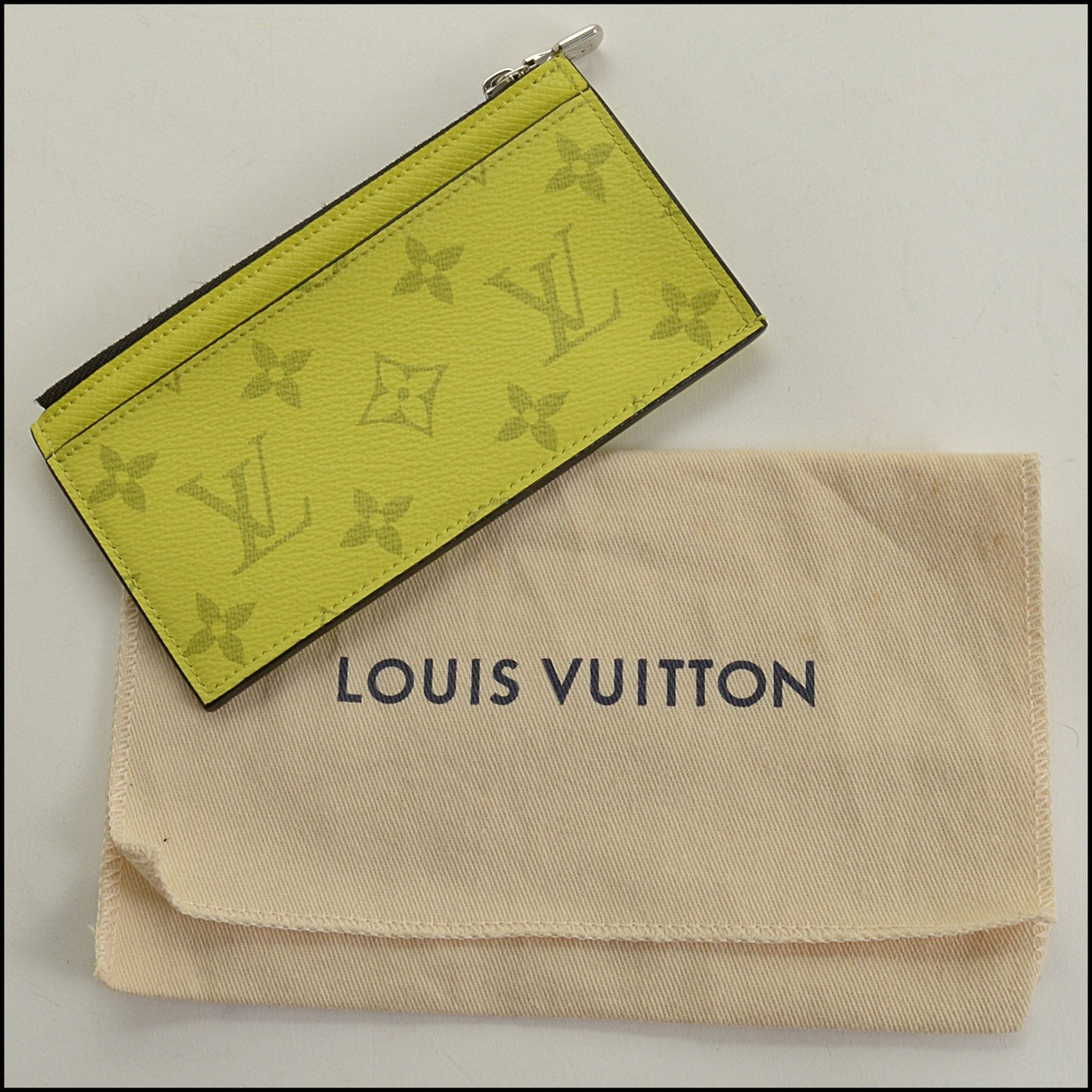 RDC15150 LOUIS VUITTON '19 Lime Green Taigarama Coin & Card Wallet