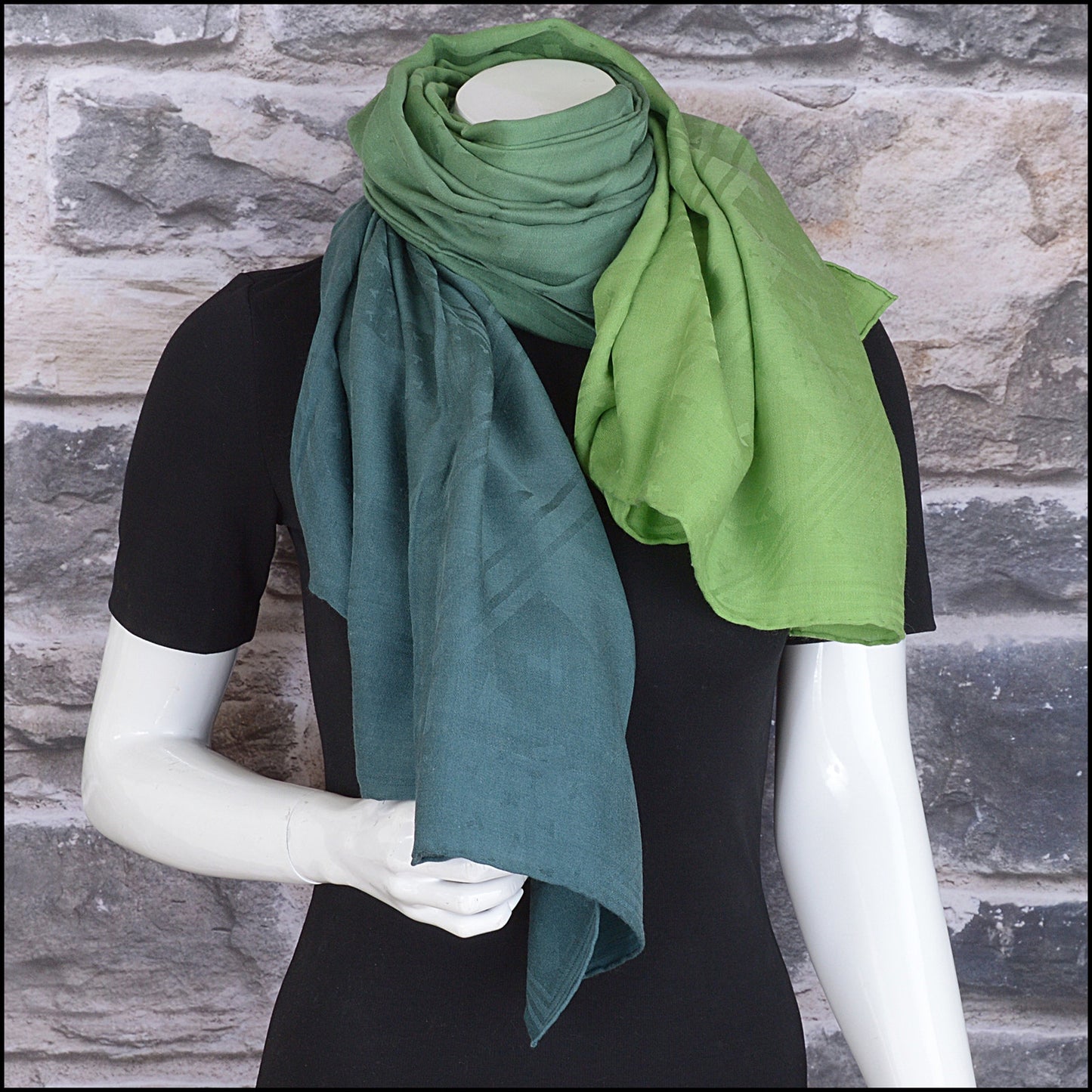 RDC15226 TIFFANY & CO. Green Dancing T Silk and Wool Stole 140cm