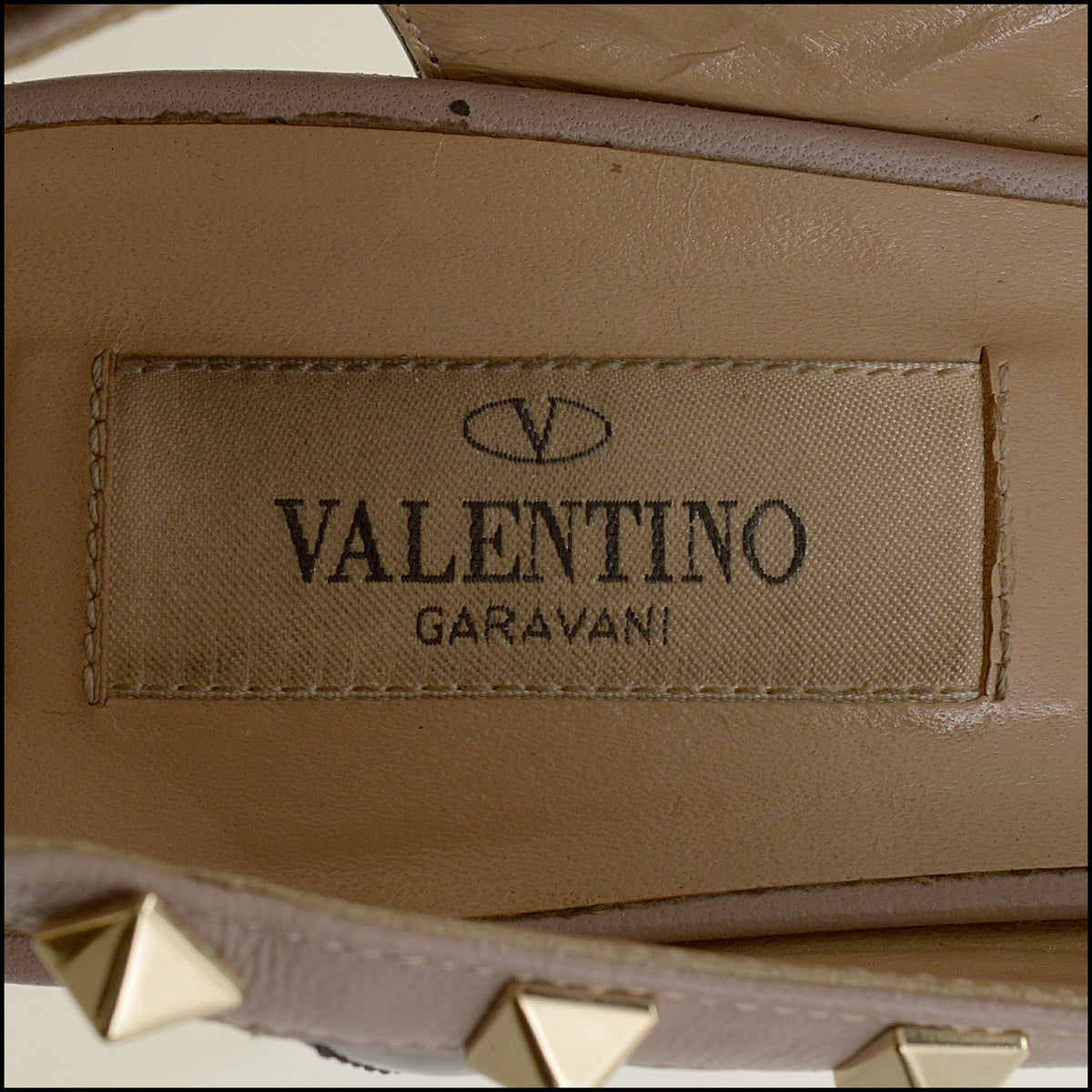 RDC15700 VALENTINO GARAVANI Poudre Leather/Black Patent Rockstud Ankle Sandals Size 37
