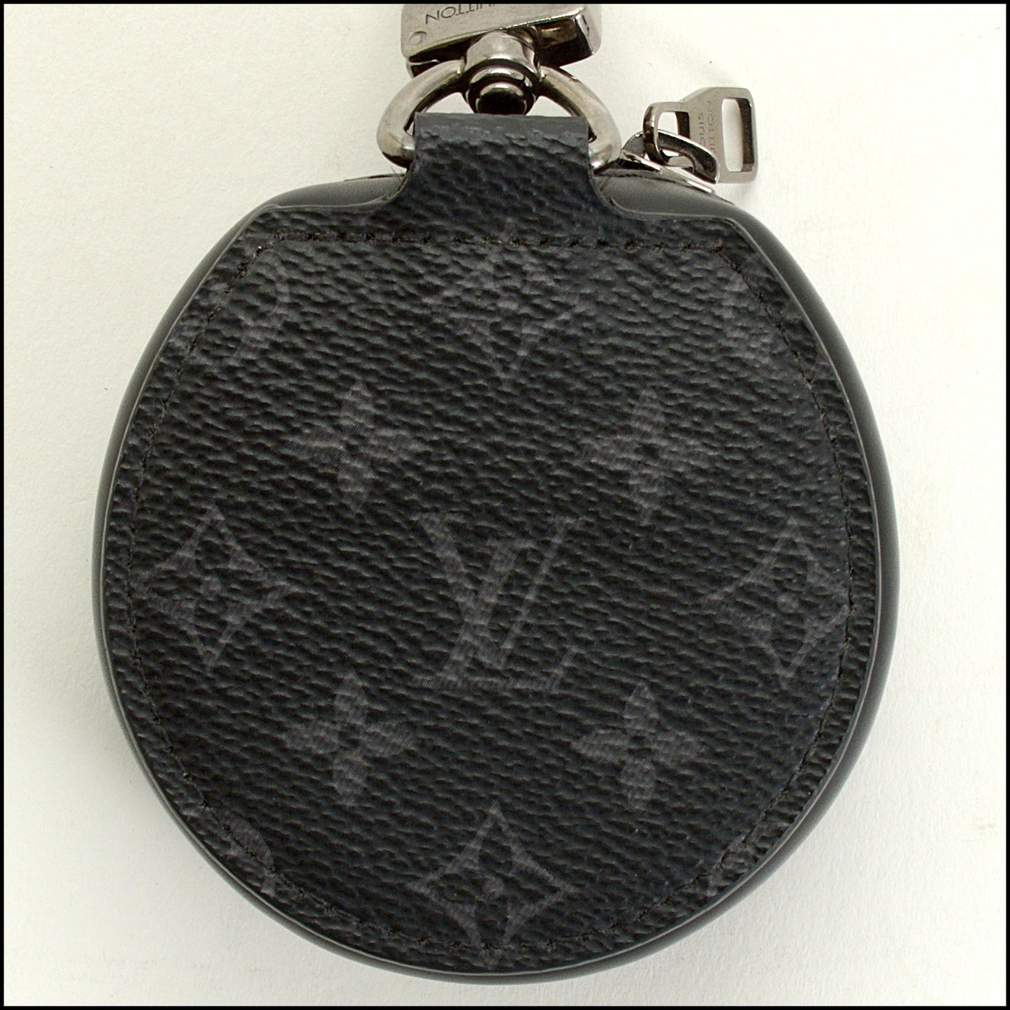 RDC15163 LOUIS VUITTON Graphite Earphone Case Keychain