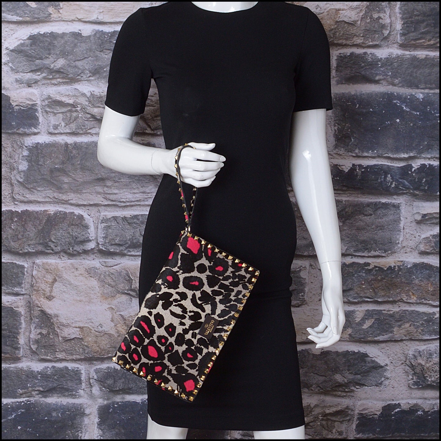 RDC14658 VALENTINO Leopard Print Pony Fur Rockstud Wrist Clutch