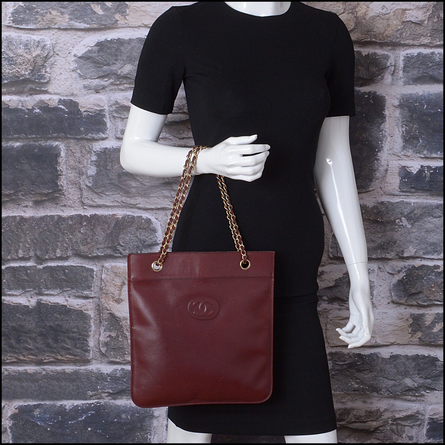 RDC14844 CHANEL Vintage Burgundy Chain Flat Tote