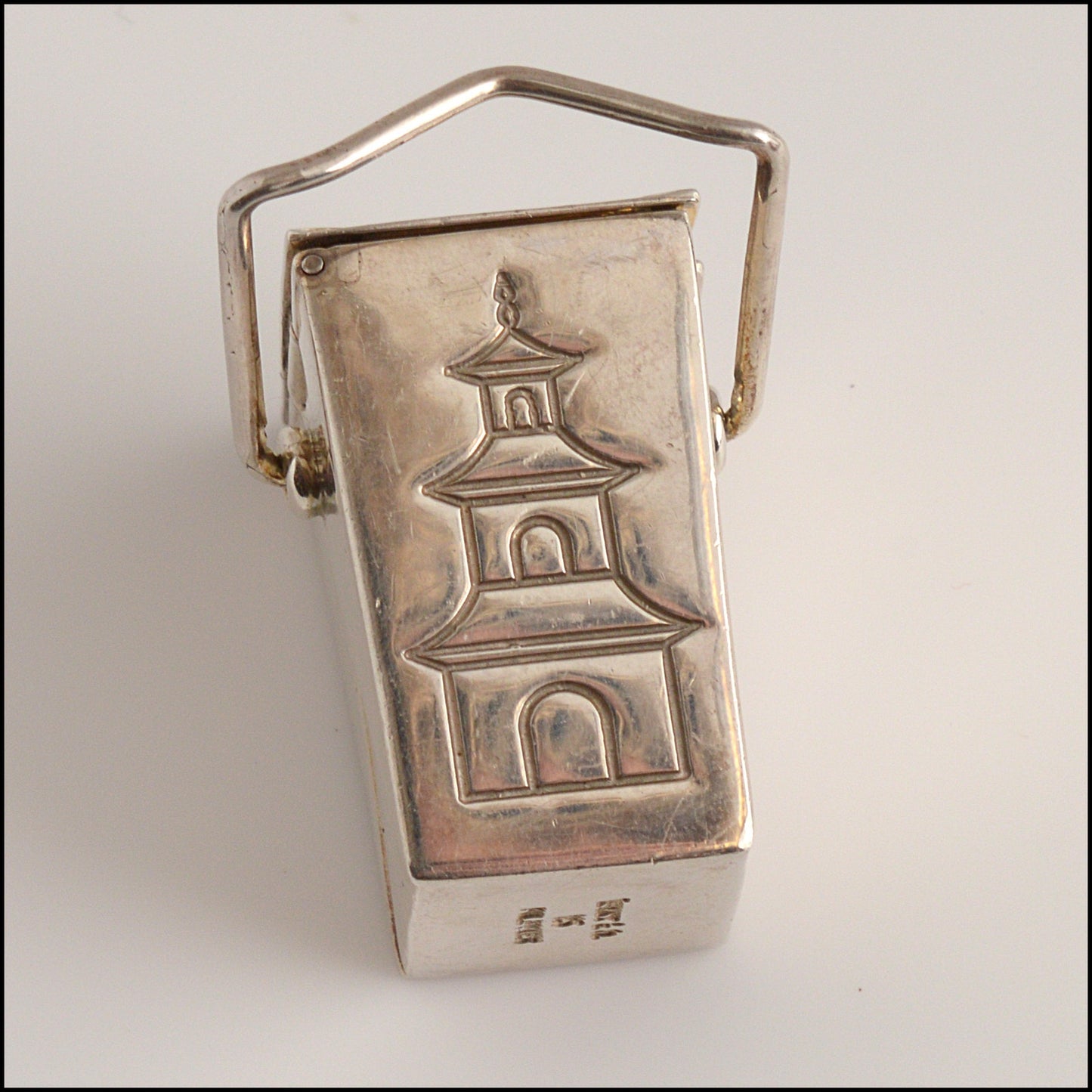 RDC15322 TIFFANY & CO. Vintage Sterling Silver Pagoda Takeout Box Pill Case