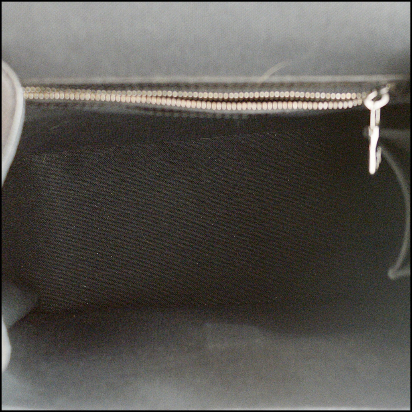 RDC15334 LOUIS VUITTON Black Taiga Leather Messenger Bag