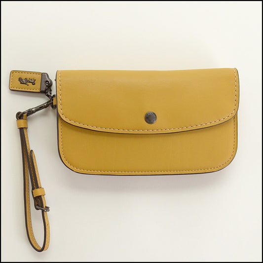 RDC15625 COACH 1941 Mustard Yellow Glovetanned Wrist Wallet