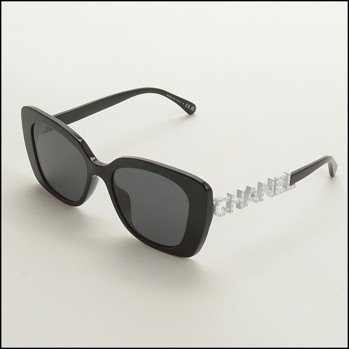 RDC15273 CHANEL Black/White Crystal Logo Sunglasses