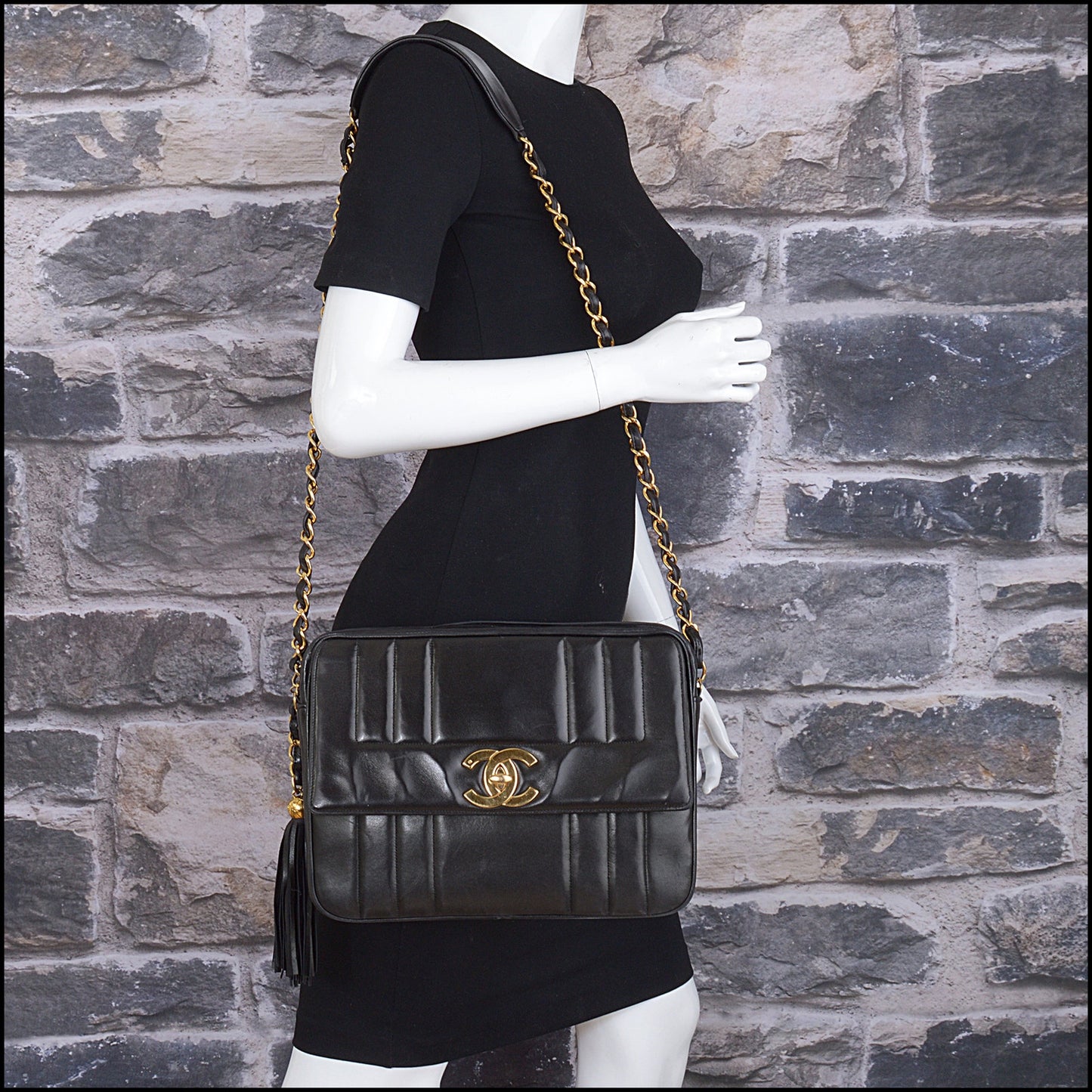 RDC15230 CHANEL '94-96 Black Lambskin Vertical Quilt Jumbo Camera Bag