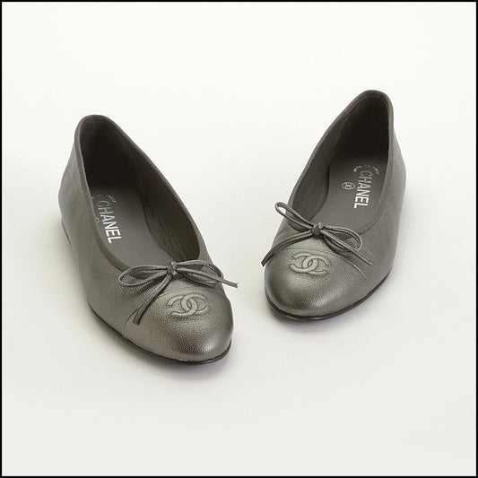 RDC14904 CHANEL Silver Caviar Ballet Flats size 37.5