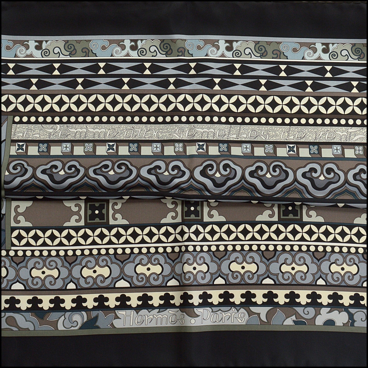 RDC15236 HERMES '09 Black Les Femmes aux Semelles de Vent Silk Scarf 90cm