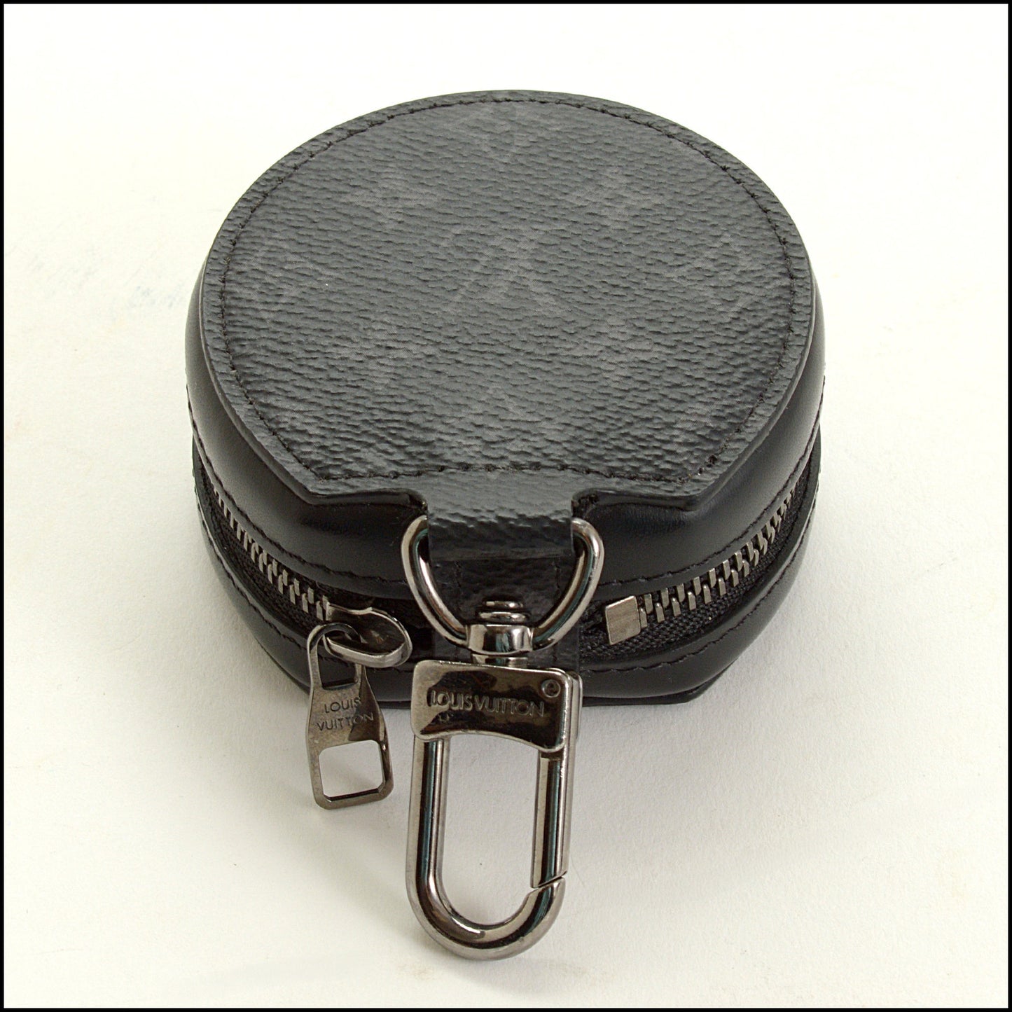 RDC15163 LOUIS VUITTON Graphite Earphone Case Keychain