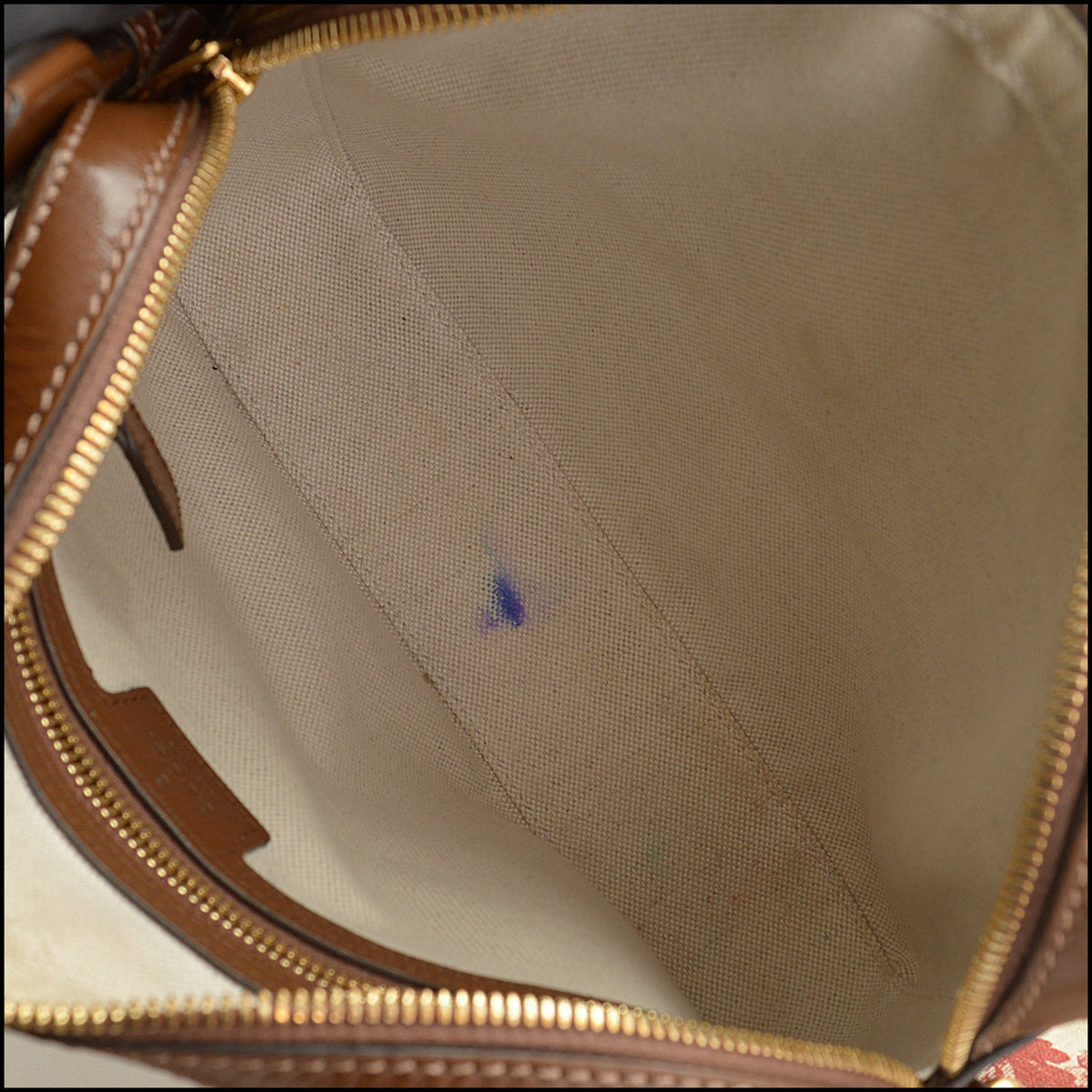 RDC15631 GUCCI Brown GG Supreme Monogram Messenger Bag