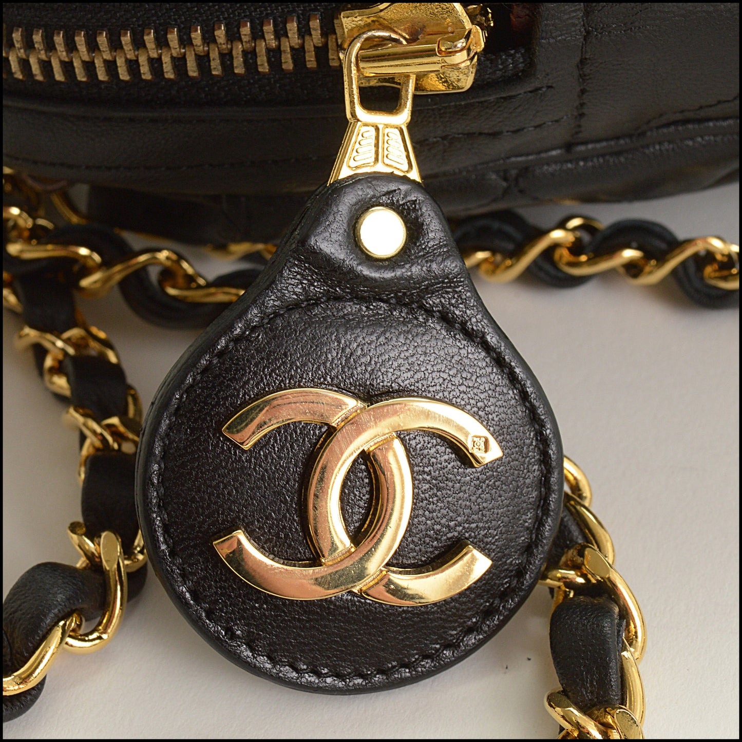 RDC15463 CHANEL 1986-91 Vintage Black Lambskin Quilted Camera Bag