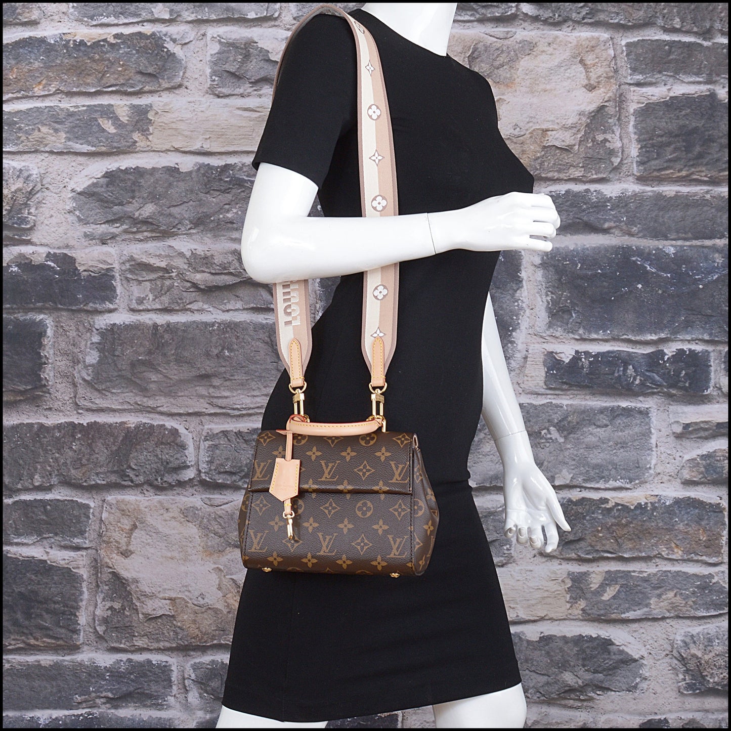 RDC15524 LOUIS VUITTON Brown LV Monogram Canvas Cluny Mini Bag