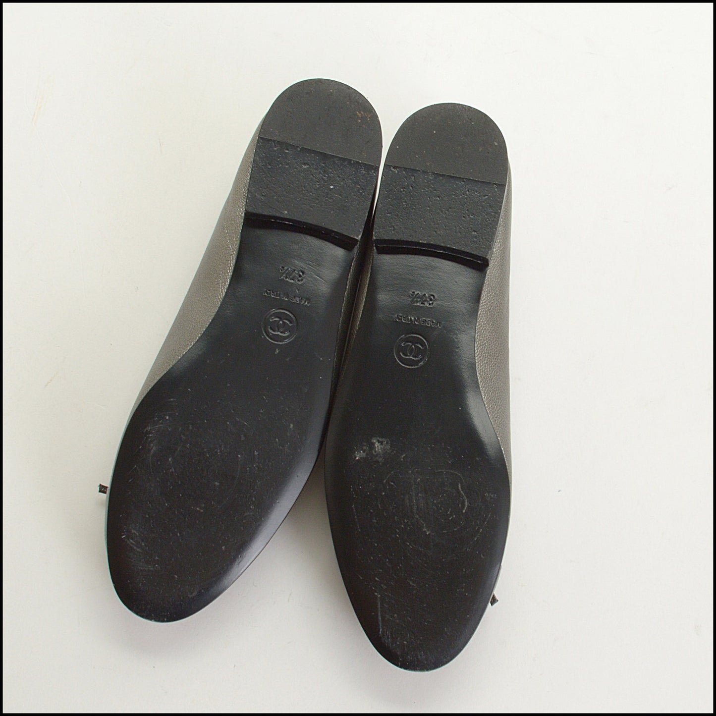RDC14904 CHANEL Silver Caviar Ballet Flats size 37.5