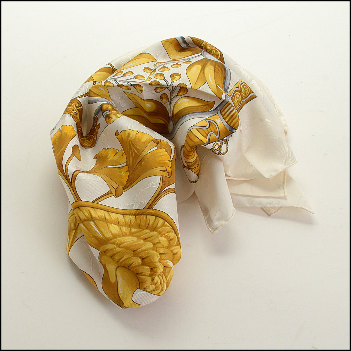 RDC15675 HERMES Daimyo Princes Du Soleil Levant Scarf