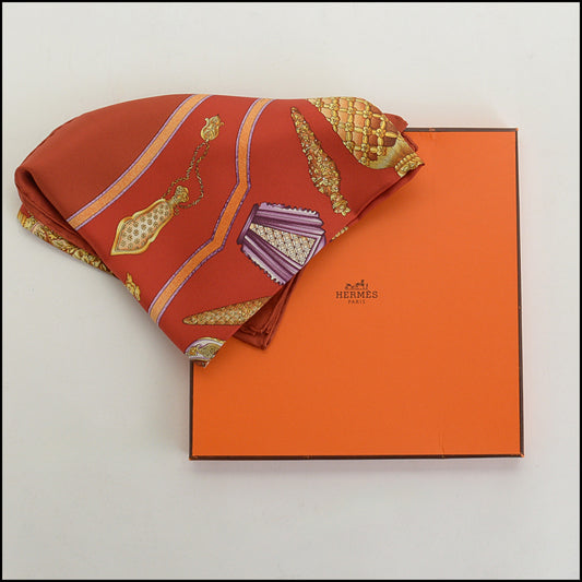 RDC14900 HERMES Rouge "Qu'importe le Flacon" 90 Silk Scarf