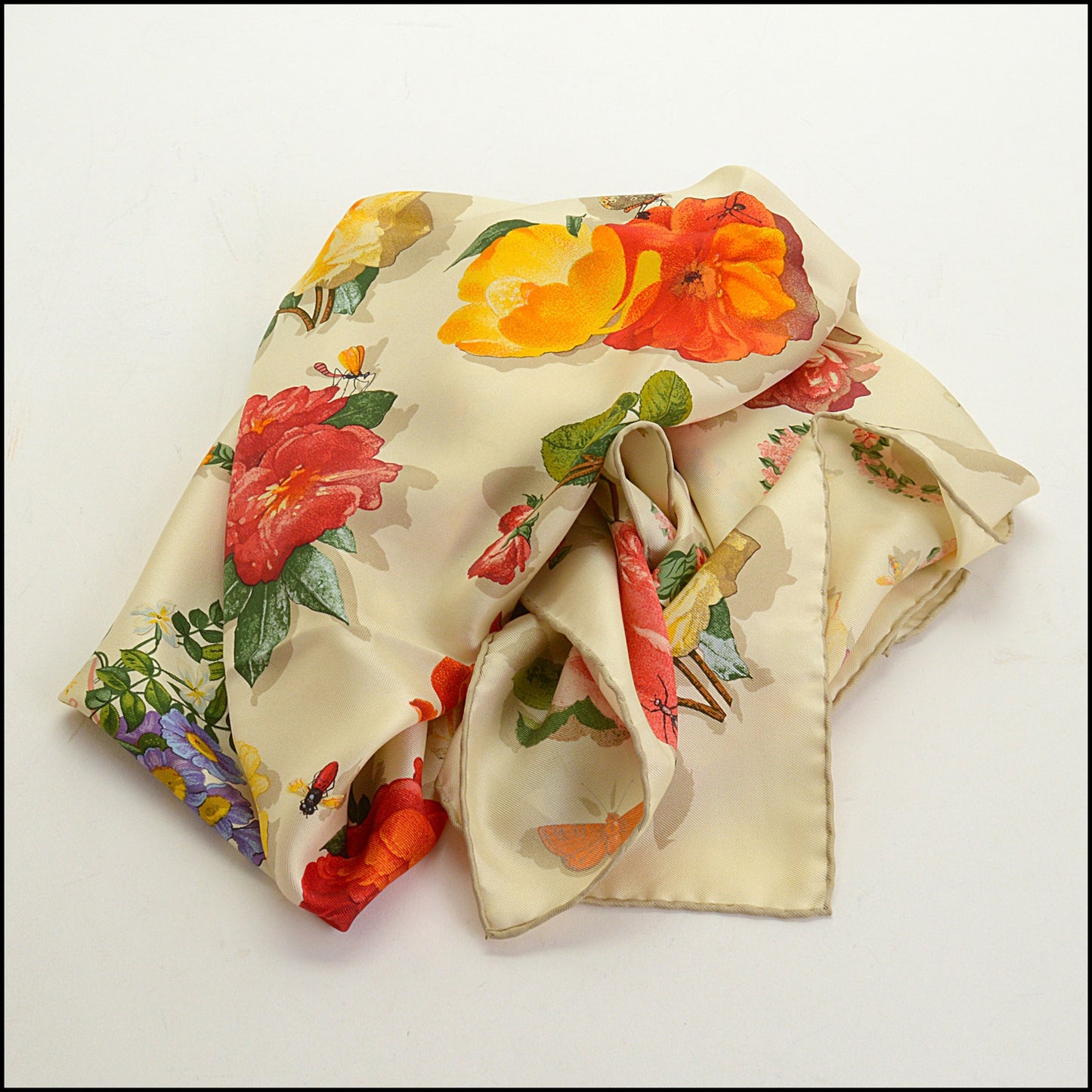 RDC14888 GUCCI Vintage Cream/Beige Floral Logo Silk Scarf