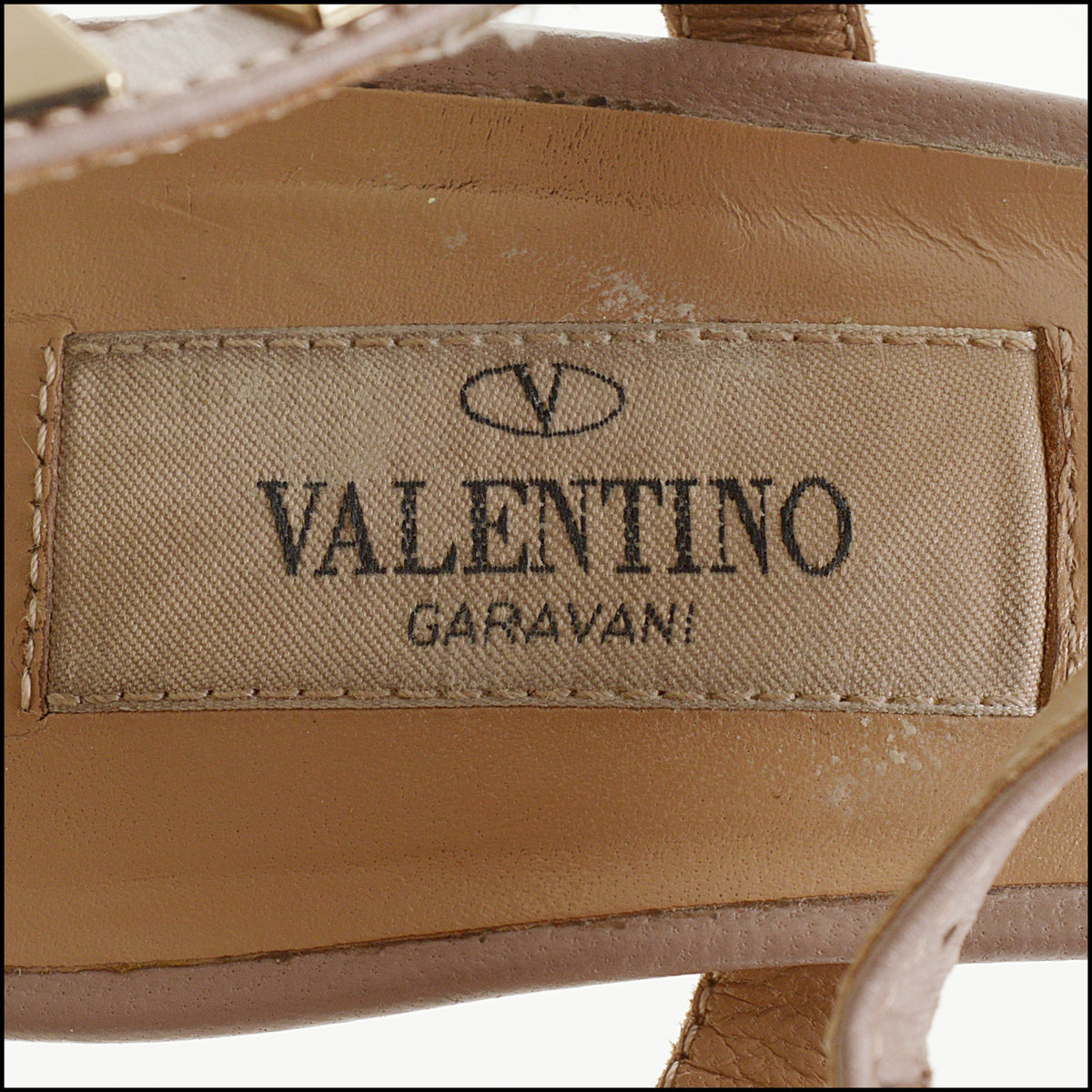 RDC15701 VALENTINO GARAVANI Poudre Leather Rockstud Cage Stiletto 105mm Heels