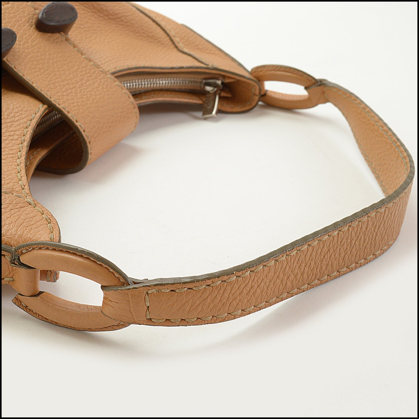 RDC15133 TOD'S Tan Pebbled Leather Wood Clasp Tote