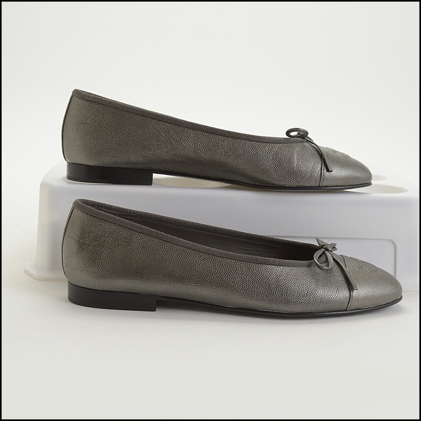 RDC14904 CHANEL Silver Caviar Ballet Flats size 37.5