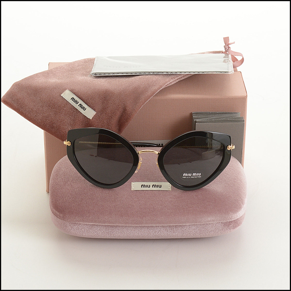 RDC15657 MIU MIU Black Sunglasses SMU08x