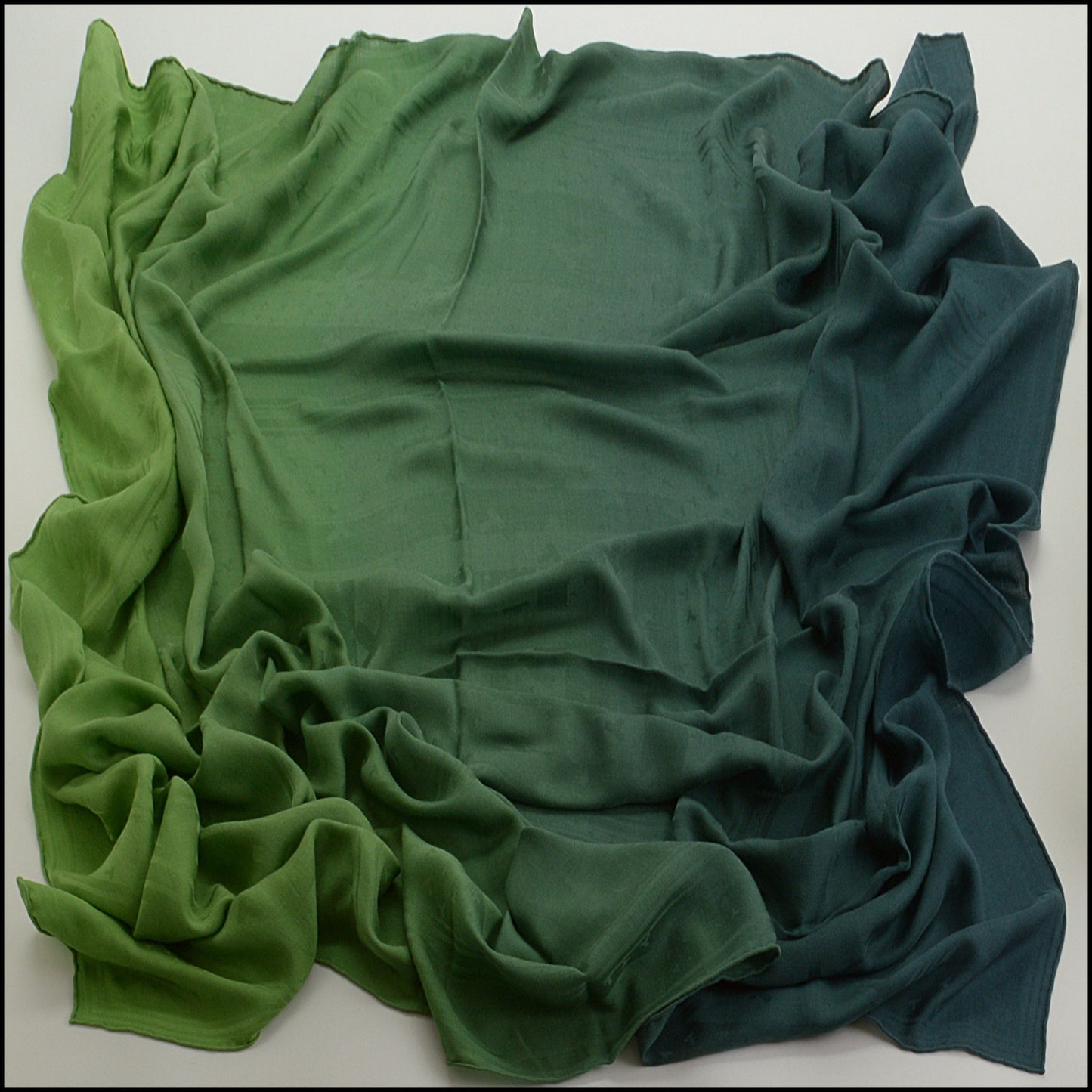 RDC15226 TIFFANY & CO. Green Dancing T Silk and Wool Stole 140cm