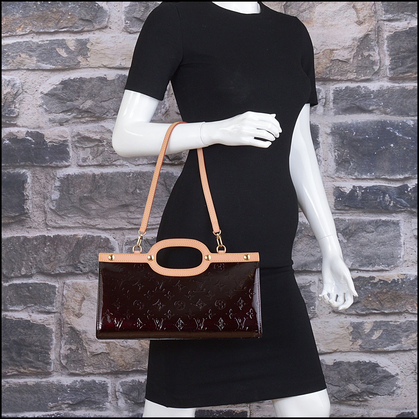 RDC15520 LOUIS VUITTON 2007 Amarante Vernis Monogram Roxbury Drive Handbag