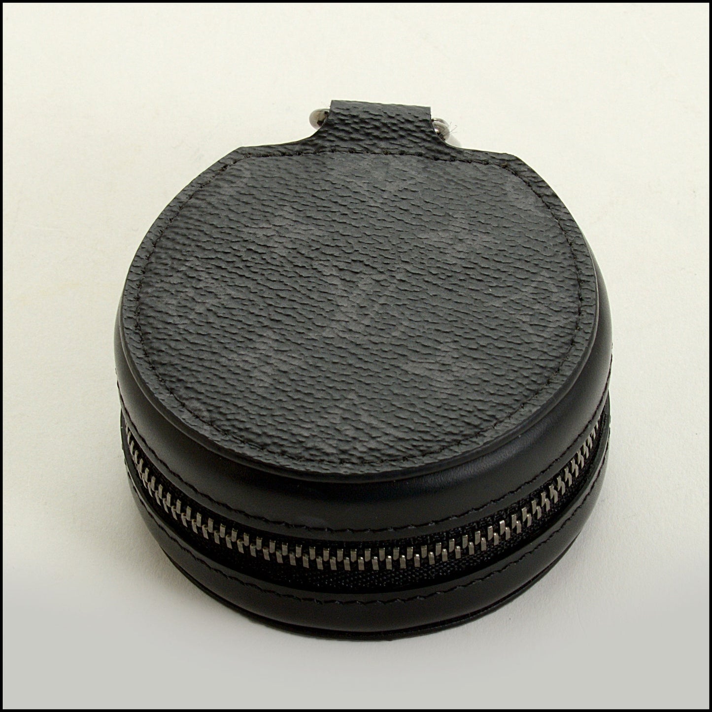 RDC15163 LOUIS VUITTON Graphite Earphone Case Keychain