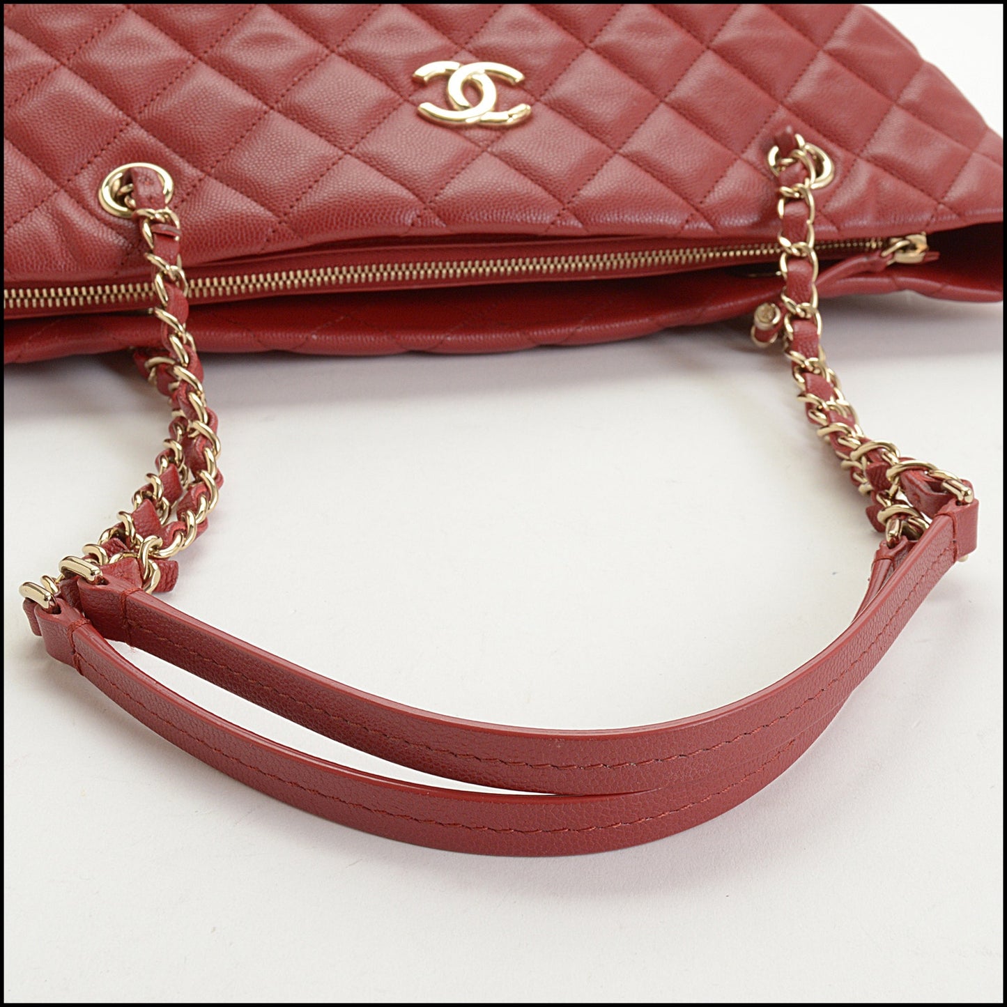 RDC14913 CHANEL 2019 Red Caviar Leather Gold HW Rolled Up Bag