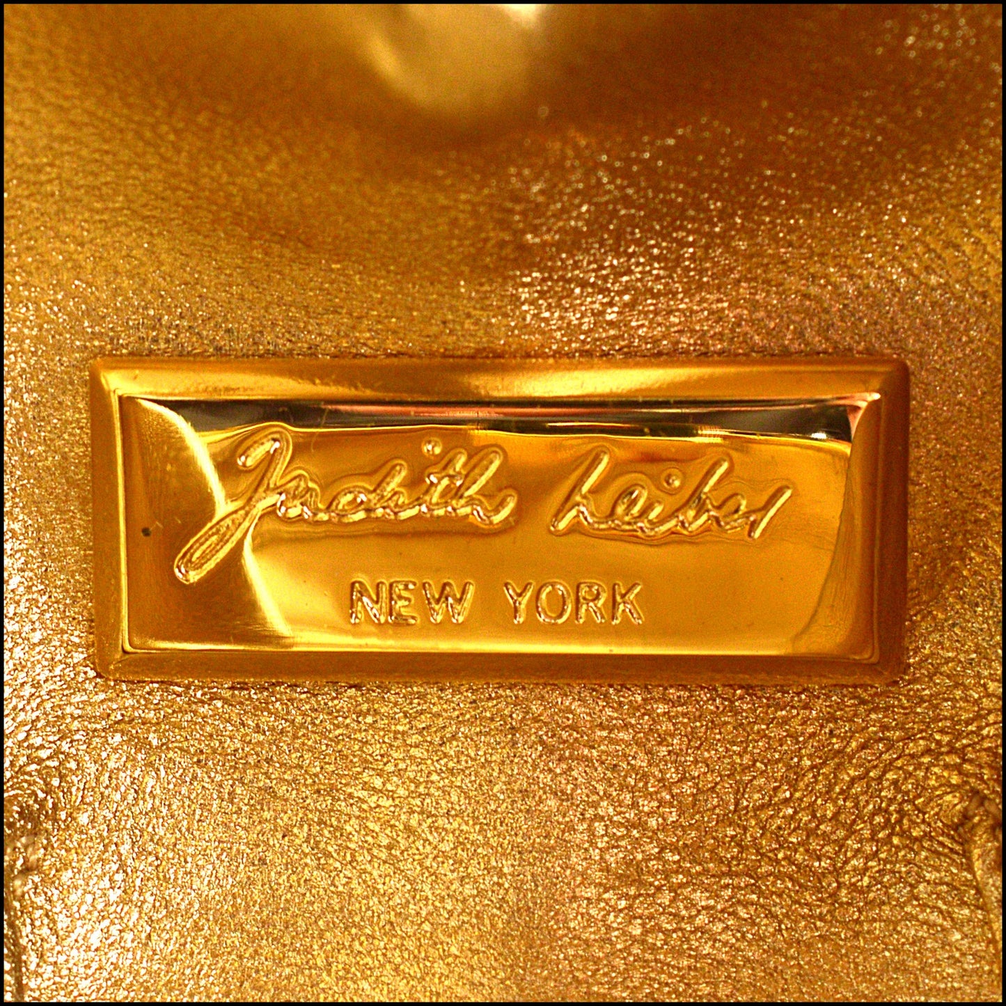 RDC15246 JUDITH LEIBER Pink Peachy Apple Crystal Minaudiere Bag