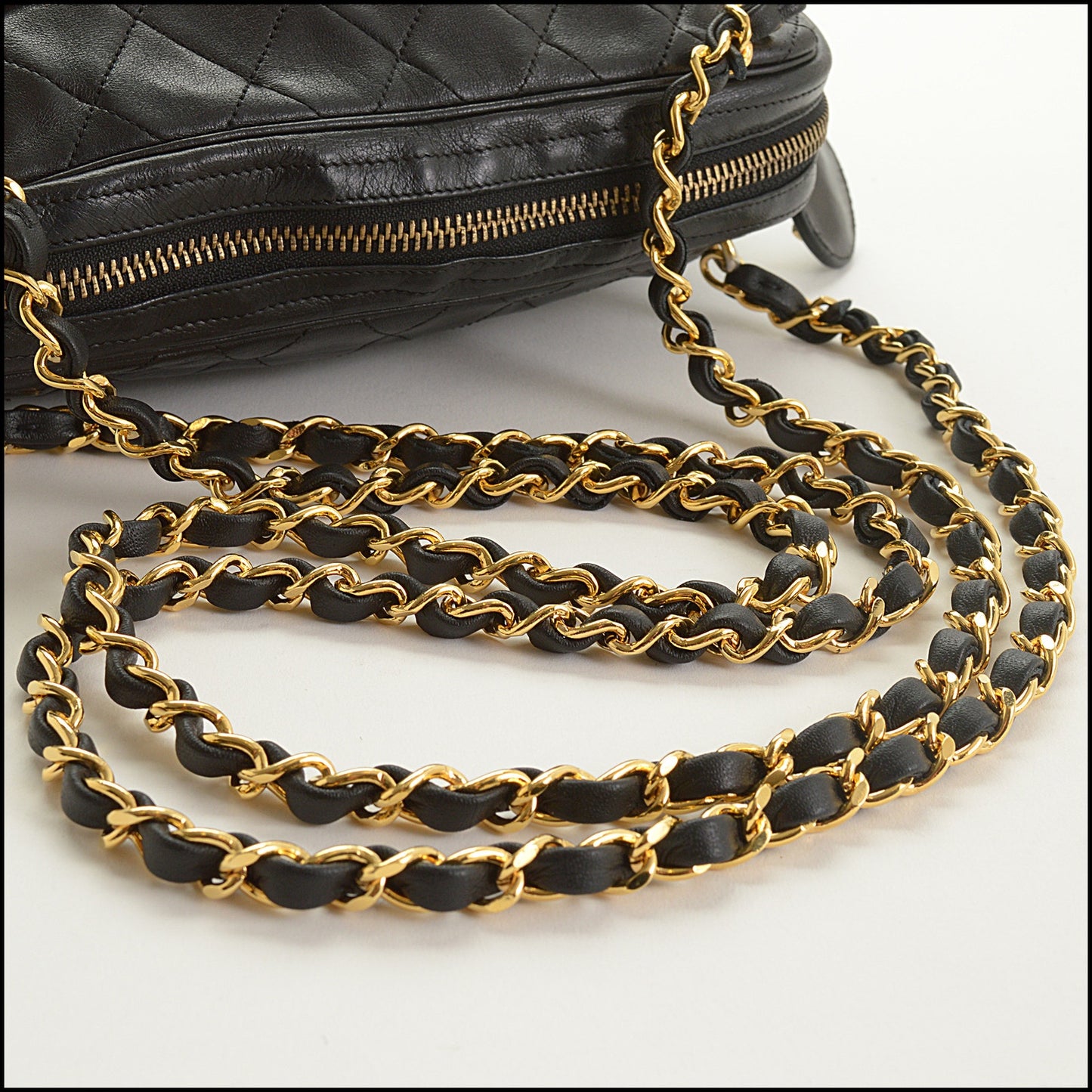 RDC15463 CHANEL 1986-91 Vintage Black Lambskin Quilted Camera Bag