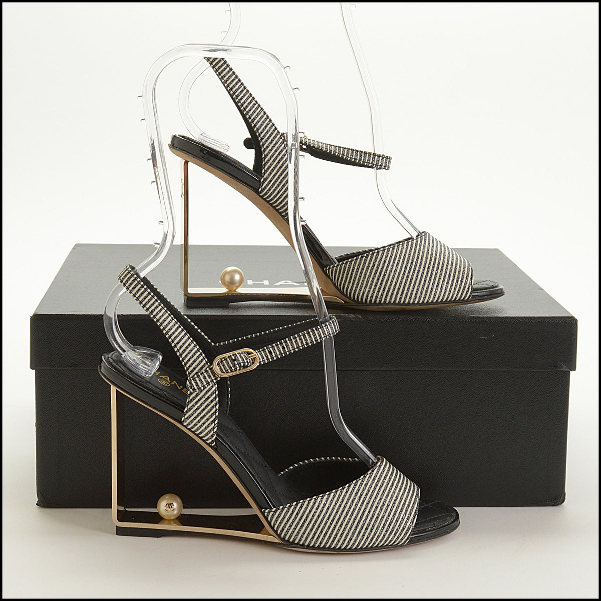 RDC15634 CHANEL 2018 Black/Silver Striped Pearl Heel Sandals Size 35.5