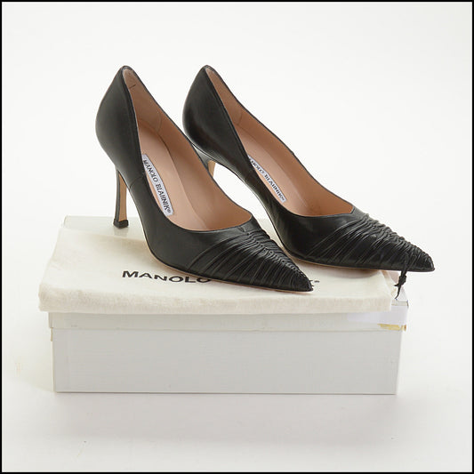 RDC14745 MANOLO BLAHNIK Black Rouched Kidskin Pointy Toe Pumps Size 37.5