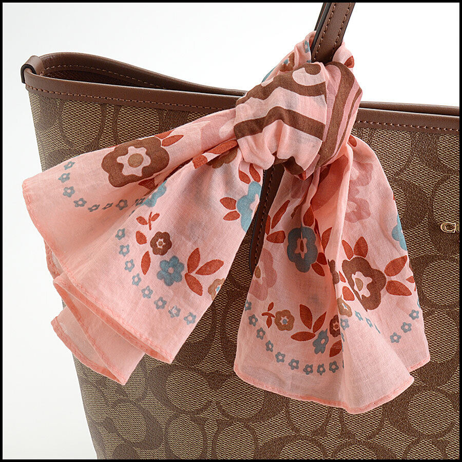 Coach signature purse. Very good used condition - Women's handbags