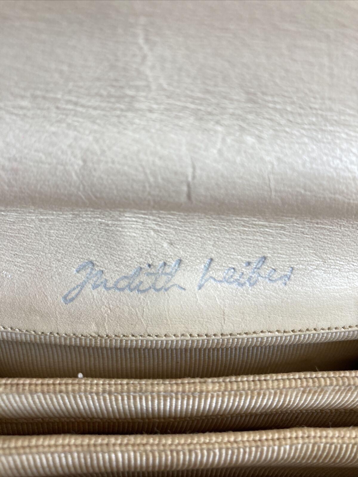 RDC12386 Authentic Judith Leiber Vintage Ivory Lizard Chain Strap Evening Bag